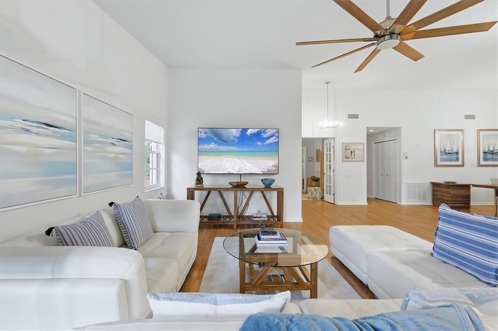 For Sale: $425,000 (2 beds, 2 baths, 1956 Square Feet)