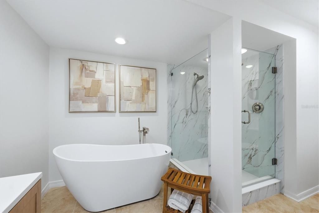 For Sale: $425,000 (2 beds, 2 baths, 1956 Square Feet)