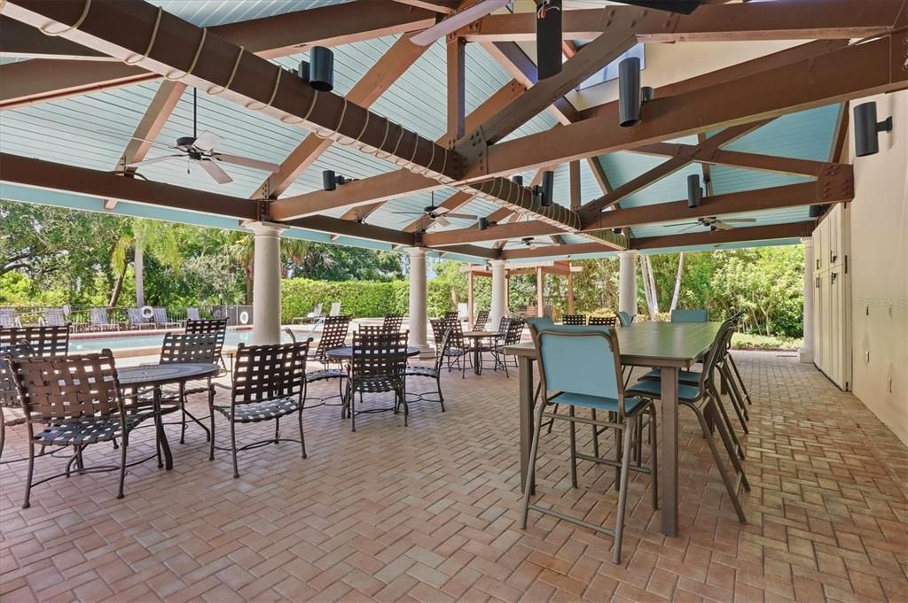 For Sale: $425,000 (2 beds, 2 baths, 1956 Square Feet)