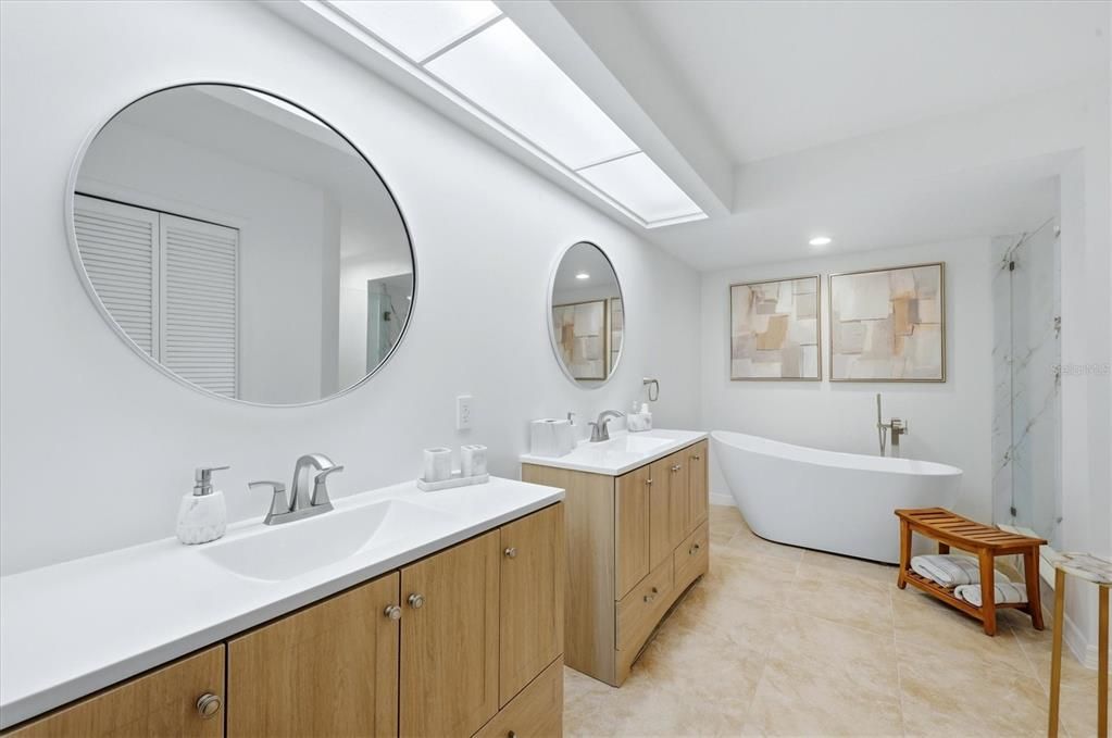 For Sale: $425,000 (2 beds, 2 baths, 1956 Square Feet)