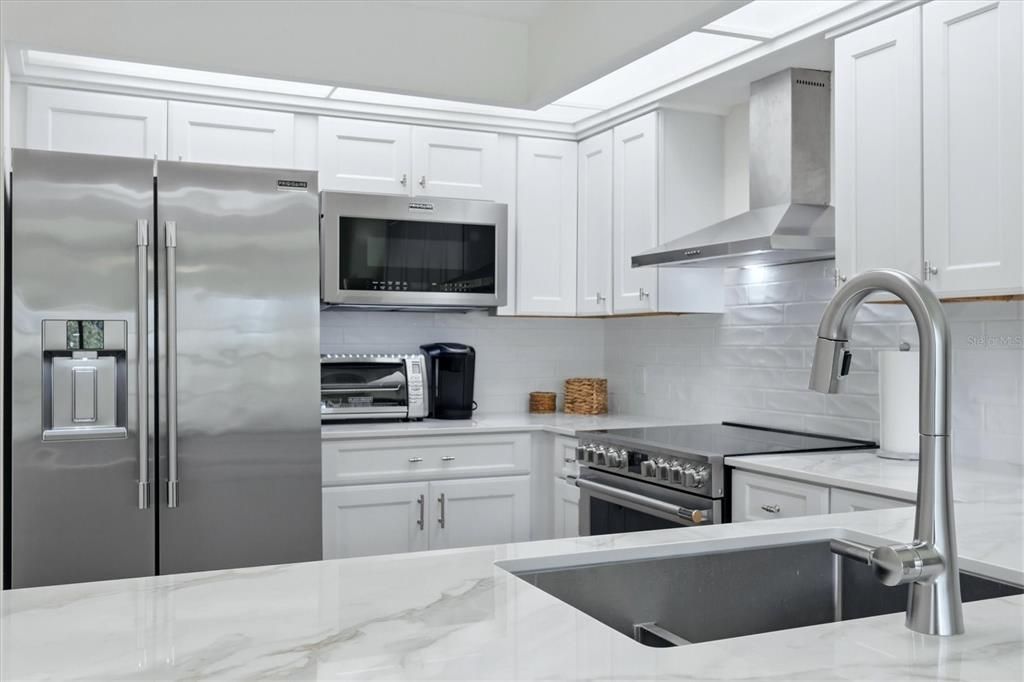 For Sale: $425,000 (2 beds, 2 baths, 1956 Square Feet)