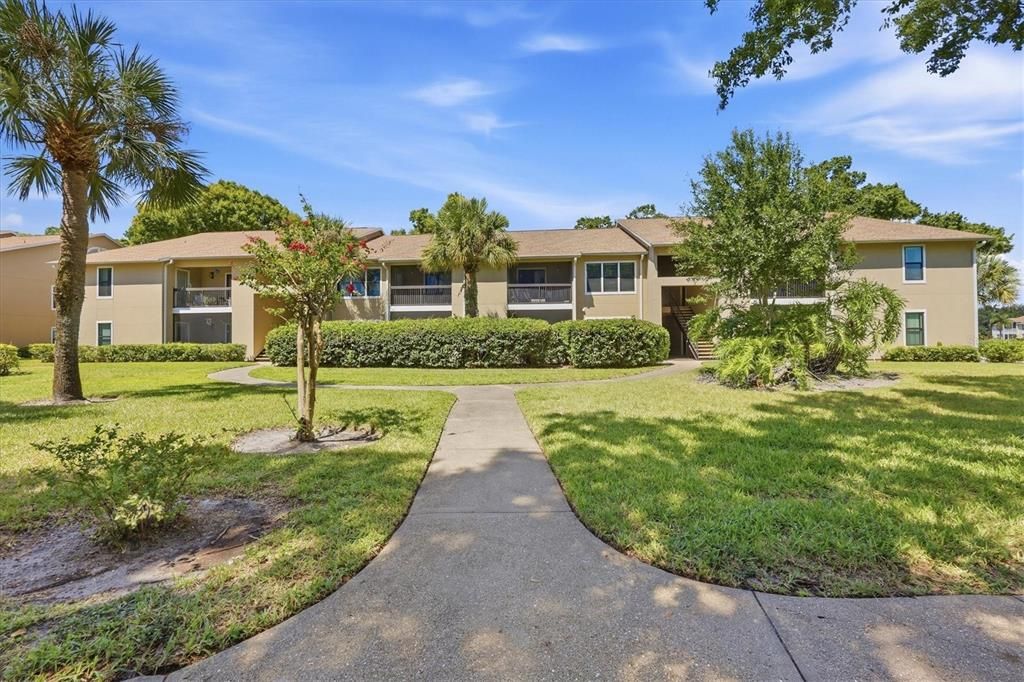For Sale: $169,000 (1 beds, 1 baths, 688 Square Feet)