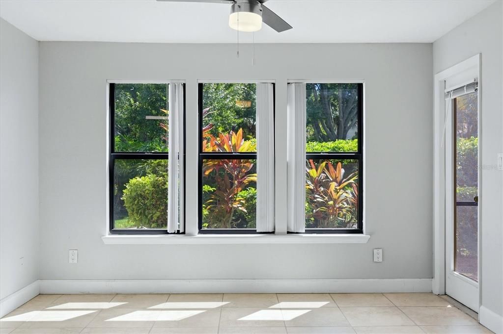 For Sale: $169,000 (1 beds, 1 baths, 688 Square Feet)