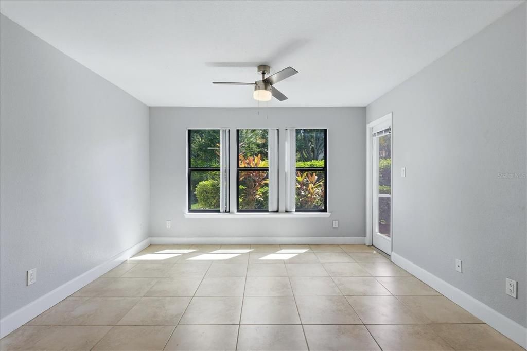 For Sale: $169,000 (1 beds, 1 baths, 688 Square Feet)