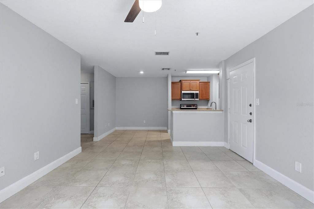 For Sale: $169,000 (1 beds, 1 baths, 688 Square Feet)