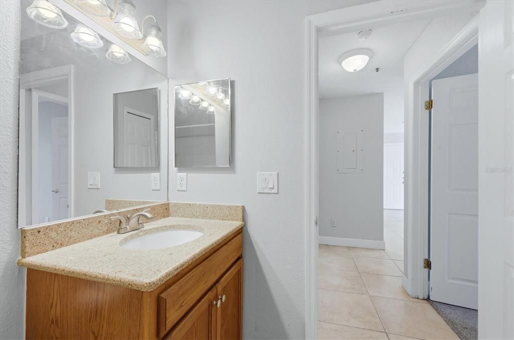 For Sale: $169,000 (1 beds, 1 baths, 688 Square Feet)