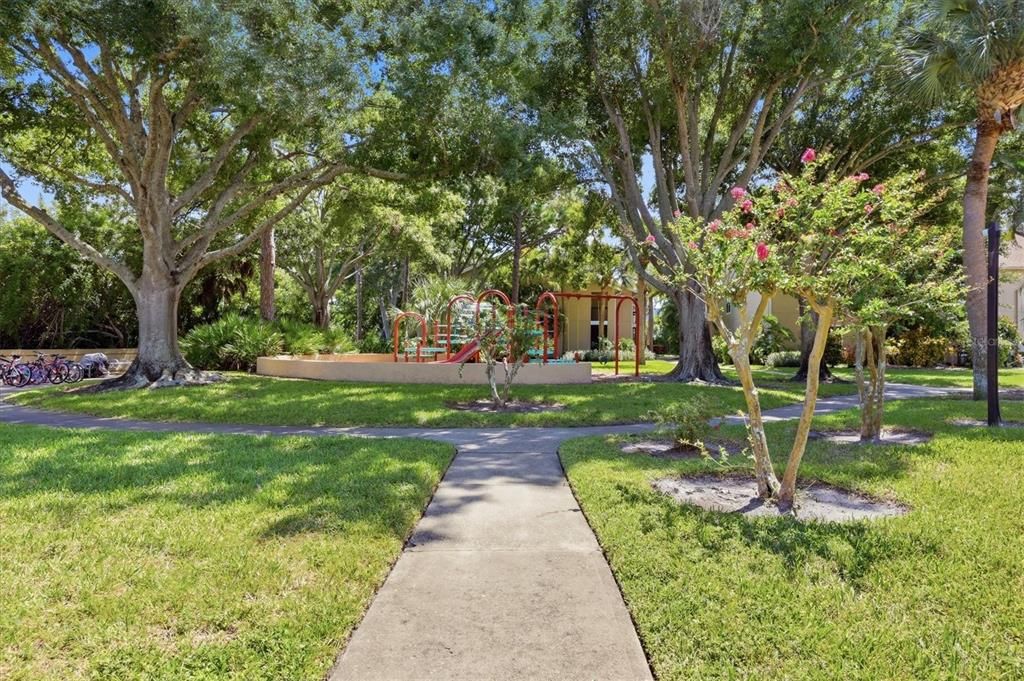 For Sale: $169,000 (1 beds, 1 baths, 688 Square Feet)