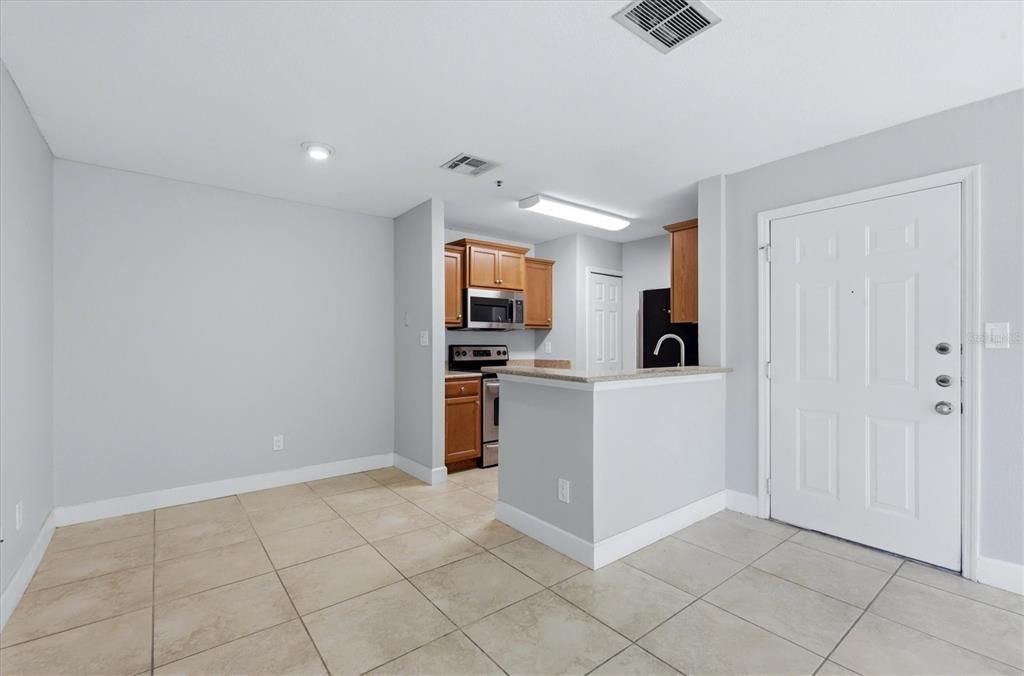 For Sale: $169,000 (1 beds, 1 baths, 688 Square Feet)