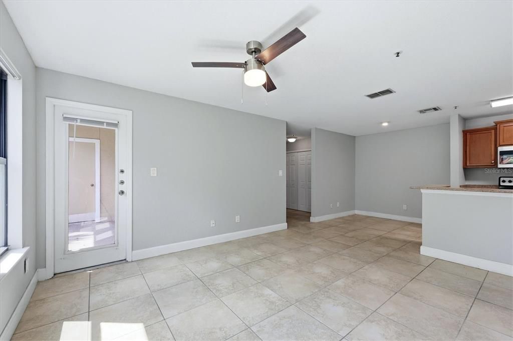 For Sale: $169,000 (1 beds, 1 baths, 688 Square Feet)