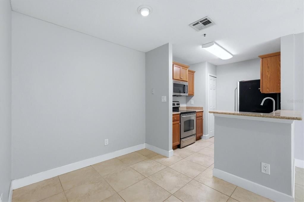 For Sale: $169,000 (1 beds, 1 baths, 688 Square Feet)