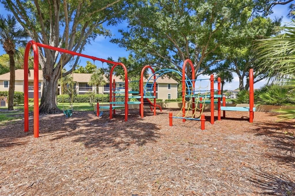 For Sale: $169,000 (1 beds, 1 baths, 688 Square Feet)
