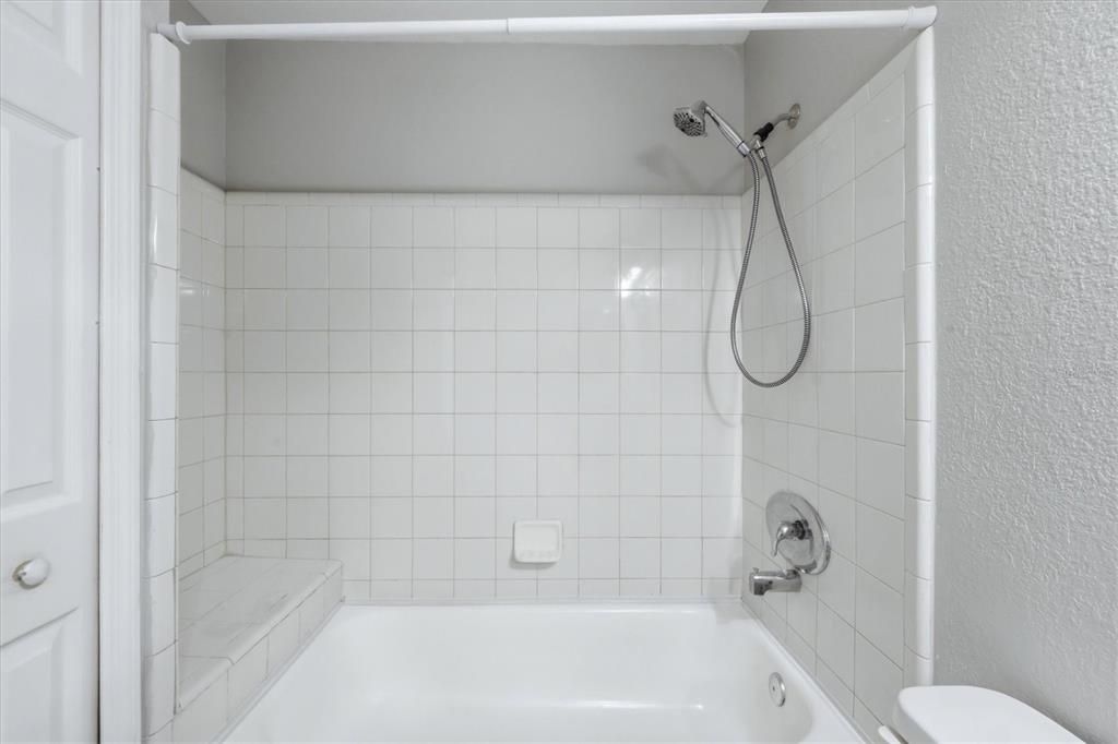 For Sale: $169,000 (1 beds, 1 baths, 688 Square Feet)