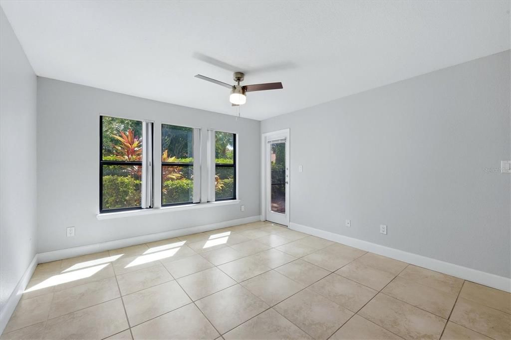 For Sale: $169,000 (1 beds, 1 baths, 688 Square Feet)