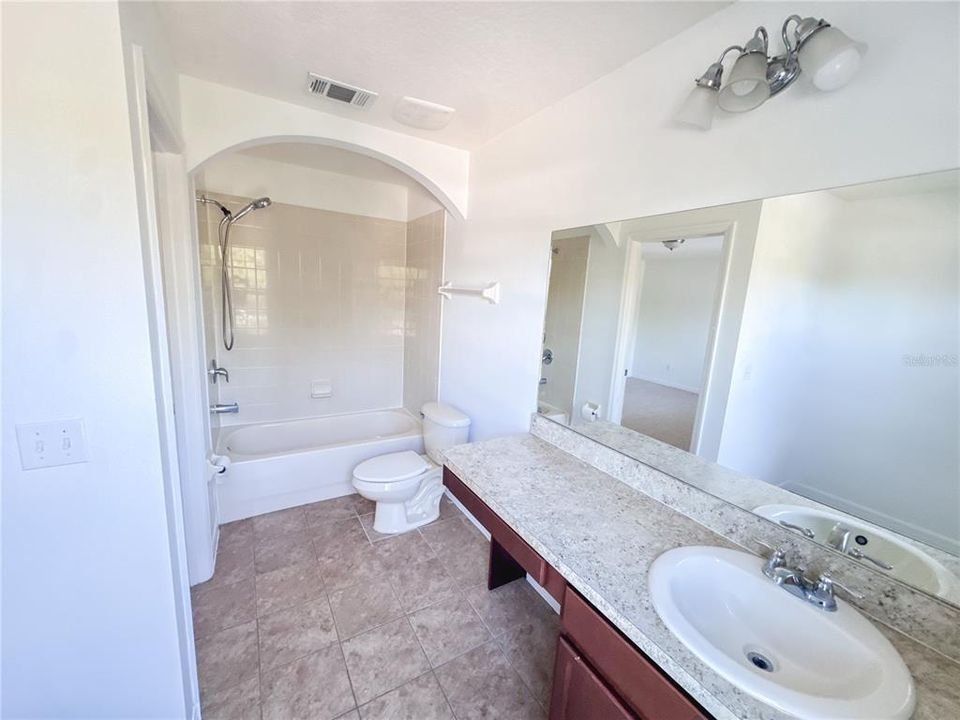 For Sale: $289,000 (2 beds, 2 baths, 1402 Square Feet)