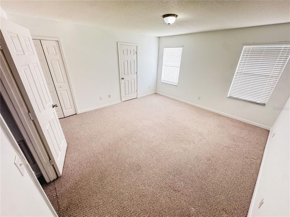For Sale: $289,000 (2 beds, 2 baths, 1402 Square Feet)
