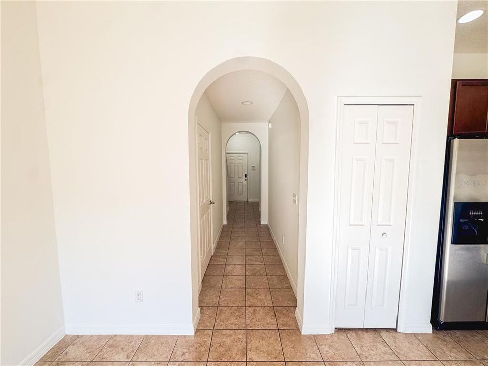 For Sale: $289,000 (2 beds, 2 baths, 1402 Square Feet)