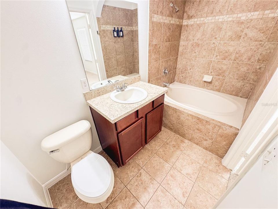 For Sale: $289,000 (2 beds, 2 baths, 1402 Square Feet)