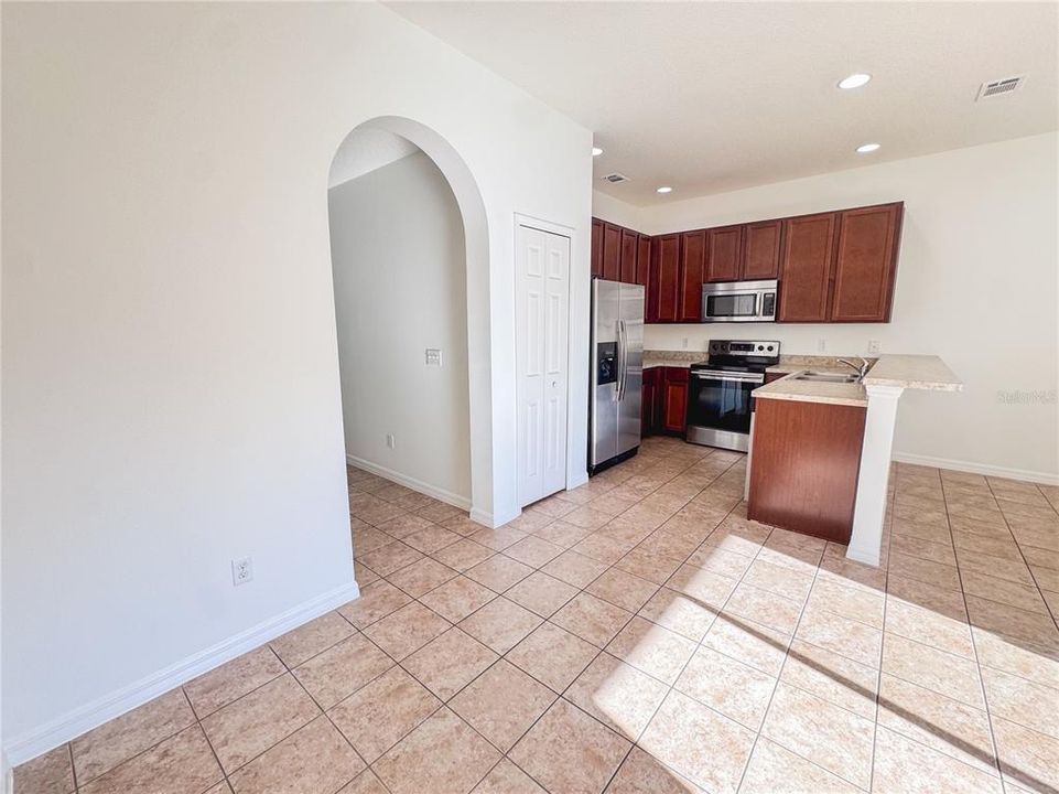 For Sale: $289,000 (2 beds, 2 baths, 1402 Square Feet)