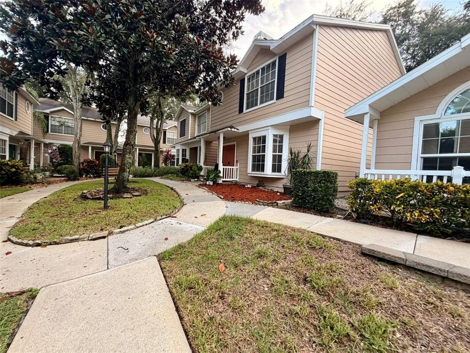 For Sale: $279,900 (2 beds, 2 baths, 1129 Square Feet)