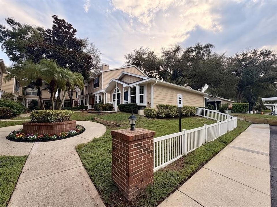 For Sale: $279,900 (2 beds, 2 baths, 1129 Square Feet)