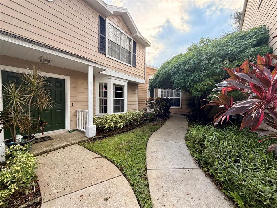 For Sale: $279,900 (2 beds, 2 baths, 1129 Square Feet)