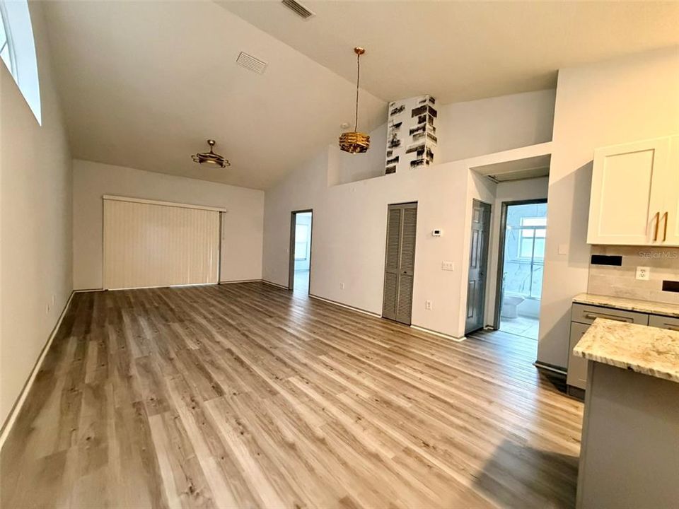 For Sale: $279,900 (2 beds, 2 baths, 1129 Square Feet)