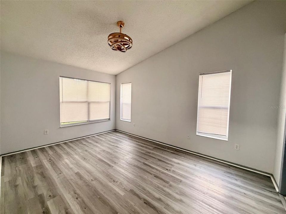 For Sale: $279,900 (2 beds, 2 baths, 1129 Square Feet)