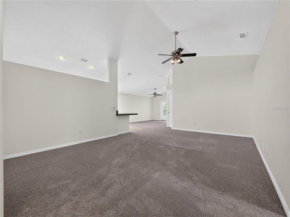 Active With Contract: $350,000 (3 beds, 2 baths, 1564 Square Feet)