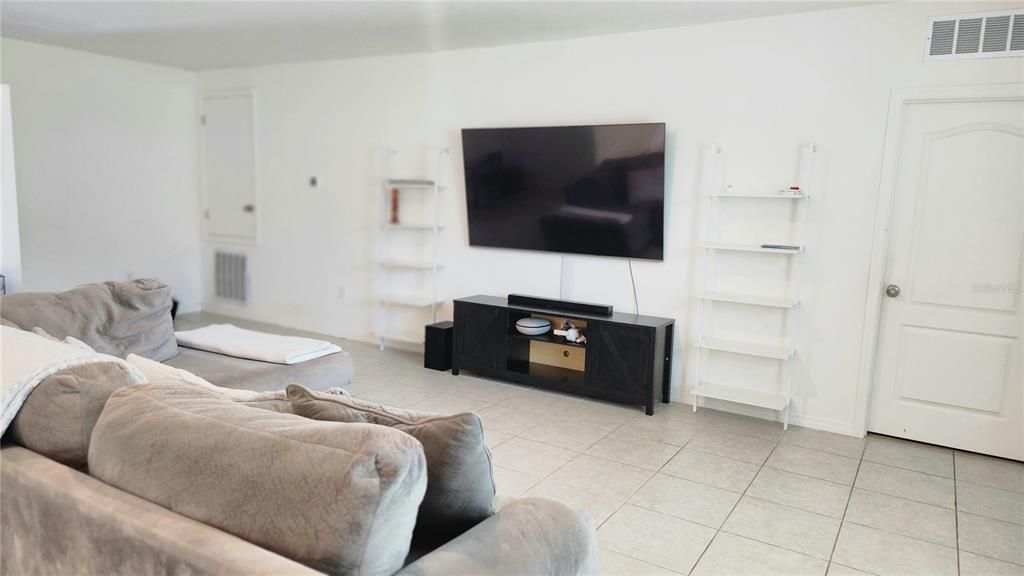 For Sale: $335,000 (4 beds, 2 baths, 1845 Square Feet)