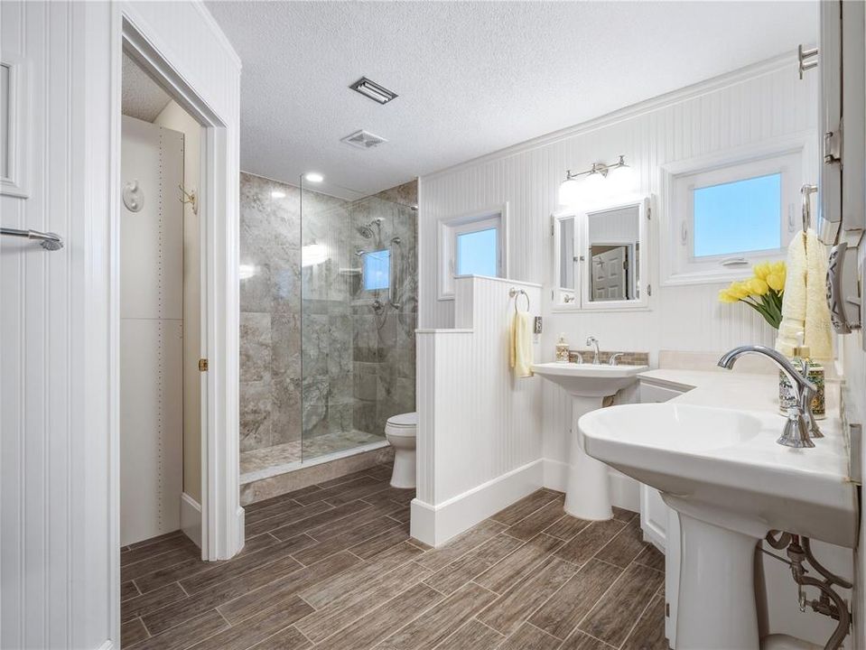 For Sale: $719,000 (3 beds, 2 baths, 1940 Square Feet)