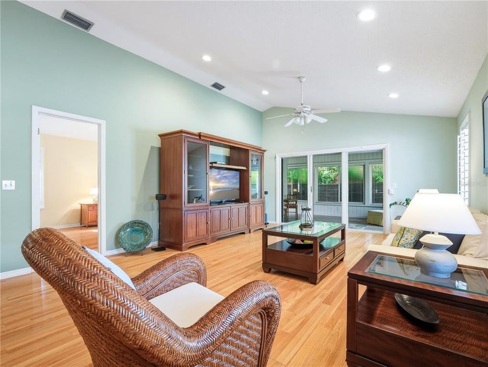 For Sale: $719,000 (3 beds, 2 baths, 1940 Square Feet)
