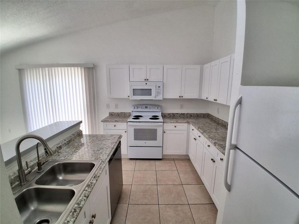 For Rent: $2,295 (3 beds, 2 baths, 1339 Square Feet)