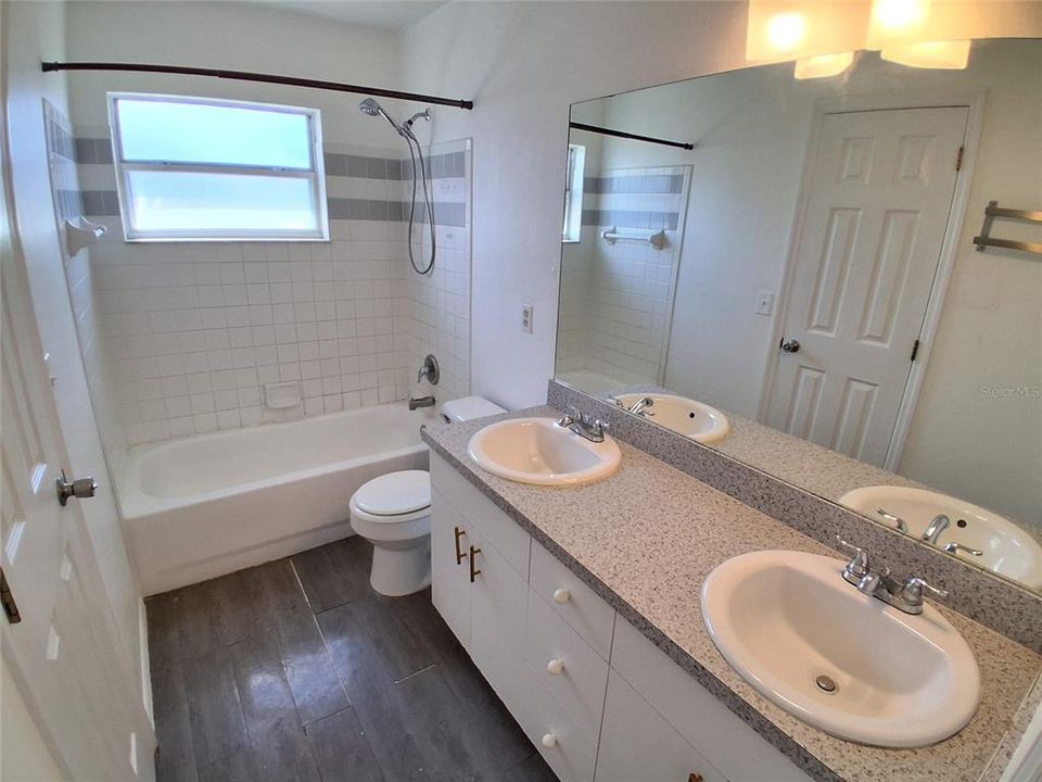 For Rent: $2,295 (3 beds, 2 baths, 1339 Square Feet)