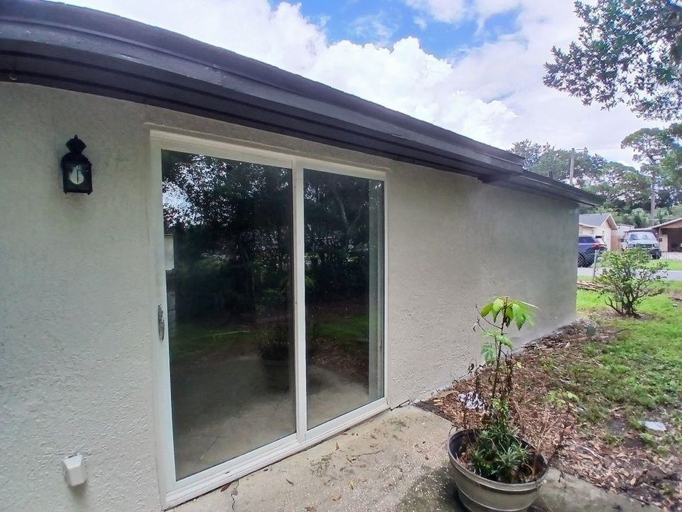 For Sale: $335,000 (3 beds, 2 baths, 1302 Square Feet)