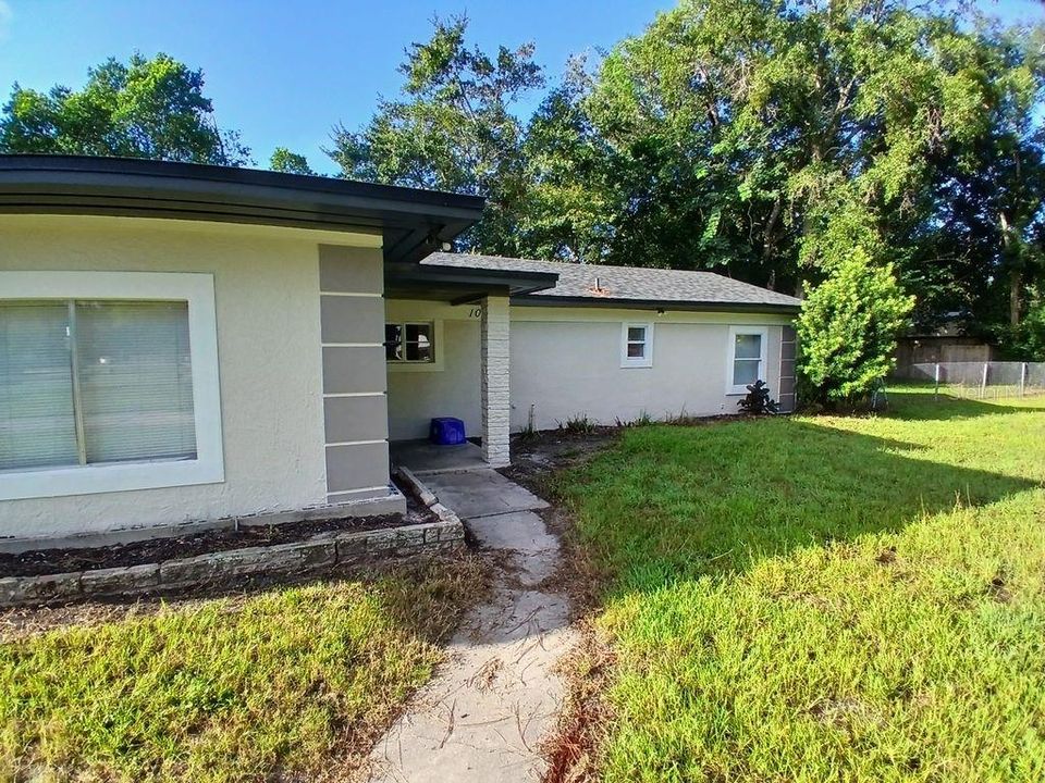 For Sale: $335,000 (3 beds, 2 baths, 1302 Square Feet)