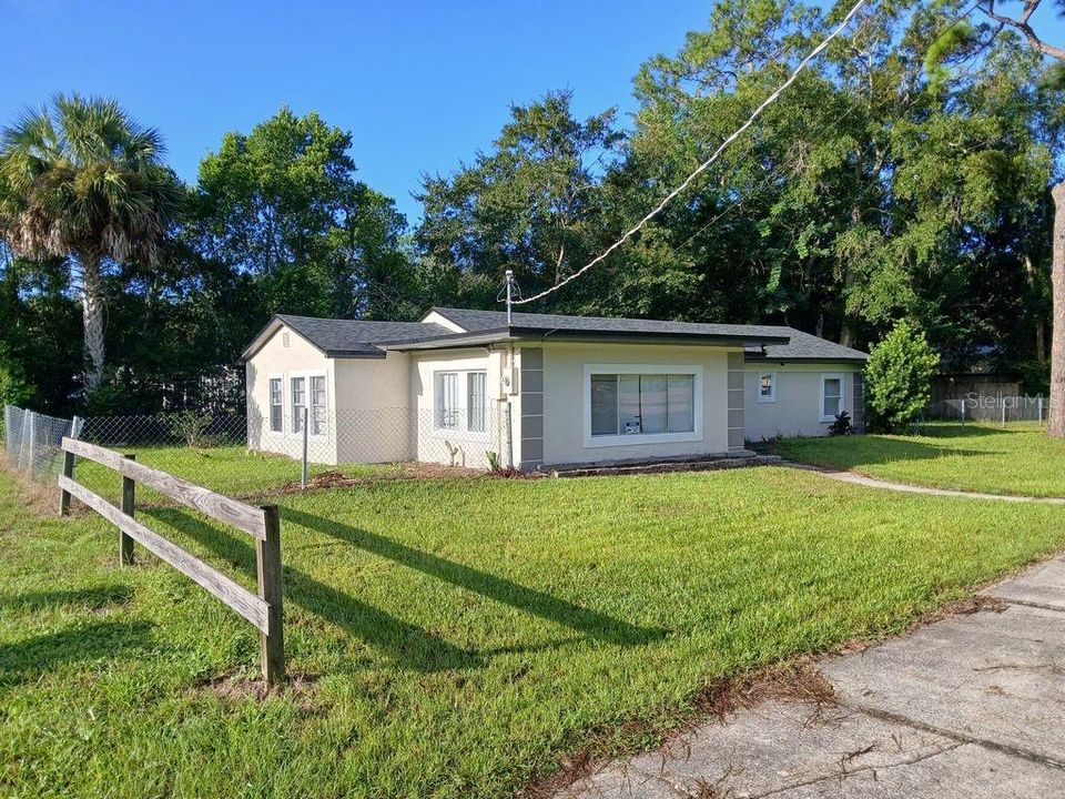 For Sale: $335,000 (3 beds, 2 baths, 1302 Square Feet)