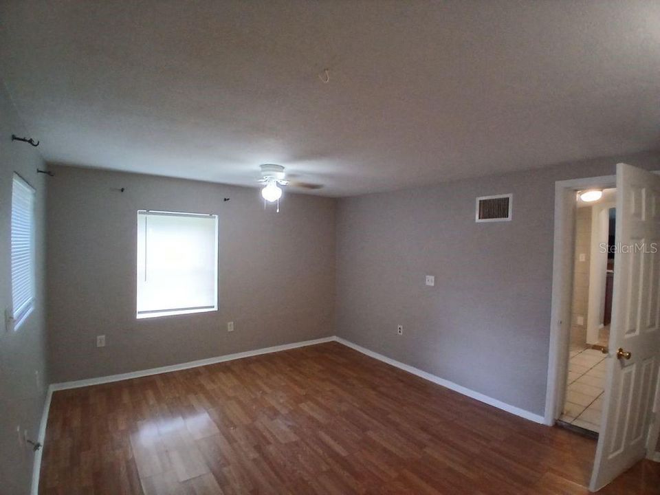For Sale: $335,000 (3 beds, 2 baths, 1302 Square Feet)