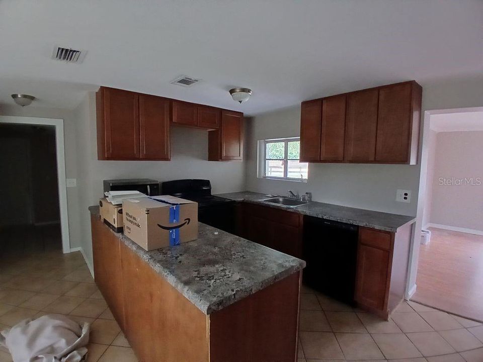 For Sale: $335,000 (3 beds, 2 baths, 1302 Square Feet)