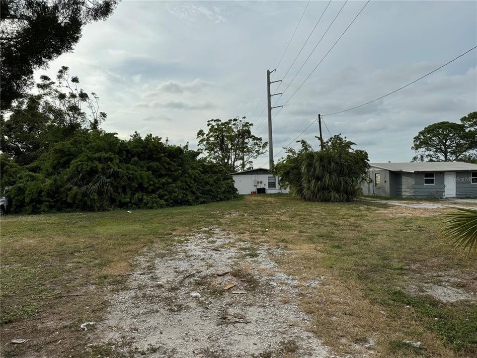На продажу: $750,000 (0.86 acres)
