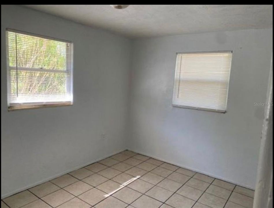 На продажу: $750,000 (0.86 acres)