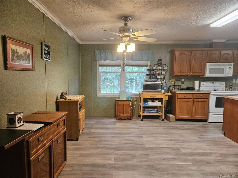 En Venta: $265,000 (4 camas, 2 baños, 2280 Pies cuadrados)