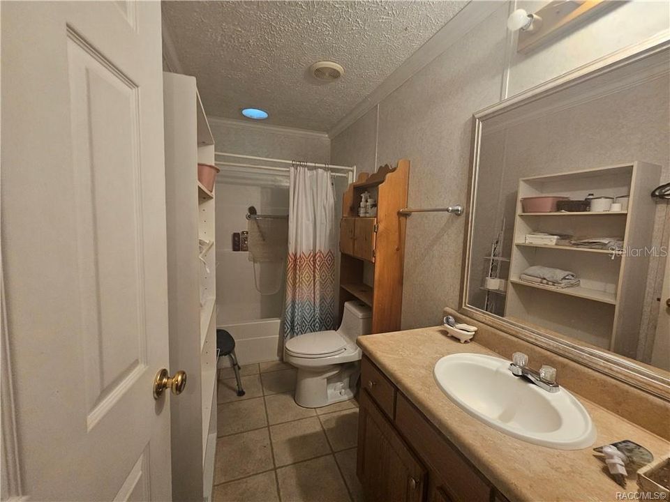 En Venta: $265,000 (4 camas, 2 baños, 2280 Pies cuadrados)