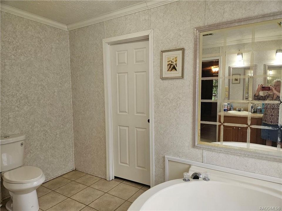 En Venta: $265,000 (4 camas, 2 baños, 2280 Pies cuadrados)
