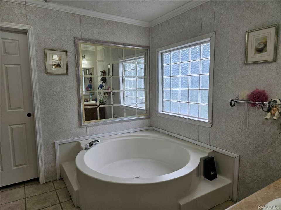 En Venta: $265,000 (4 camas, 2 baños, 2280 Pies cuadrados)