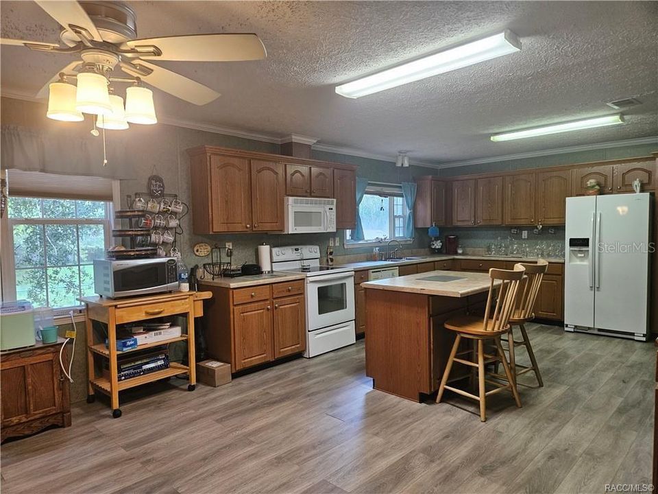 En Venta: $265,000 (4 camas, 2 baños, 2280 Pies cuadrados)