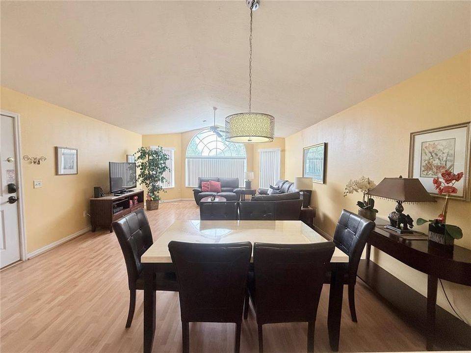 В аренду: $1,800 (3 спален, 2 ванн, 1357 Квадратных фут)