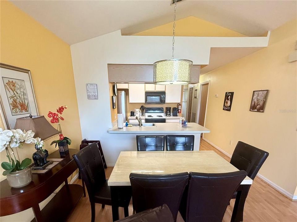 В аренду: $1,800 (3 спален, 2 ванн, 1357 Квадратных фут)