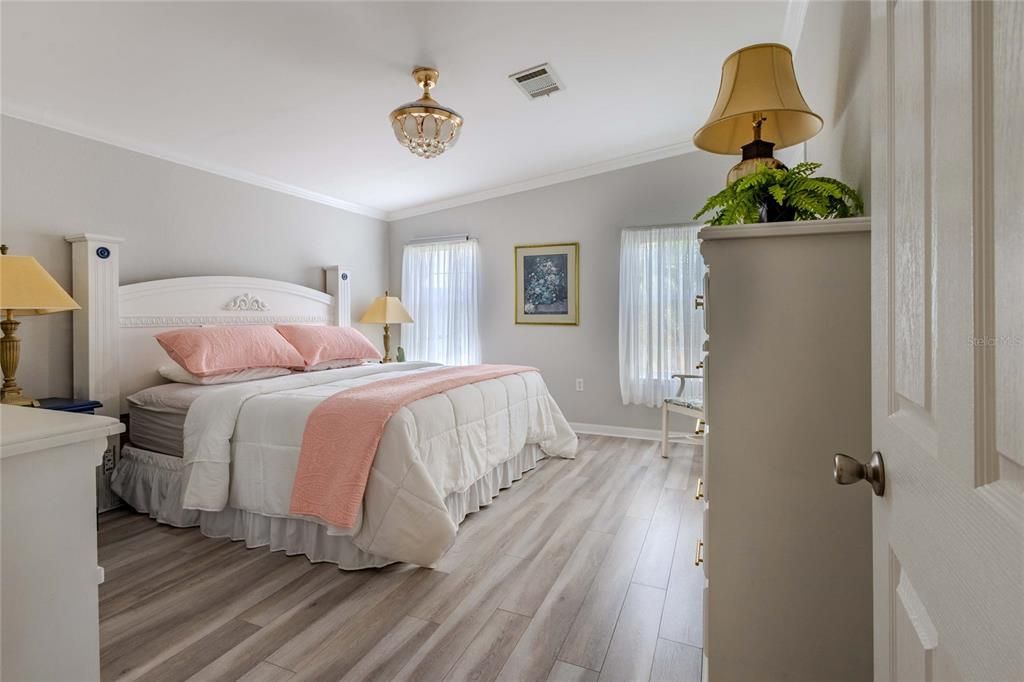 For Sale: $259,900 (3 beds, 2 baths, 1512 Square Feet)