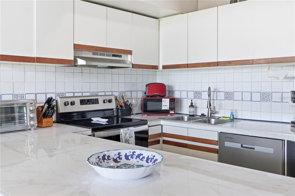 For Sale: $395,000 (2 beds, 2 baths, 1391 Square Feet)