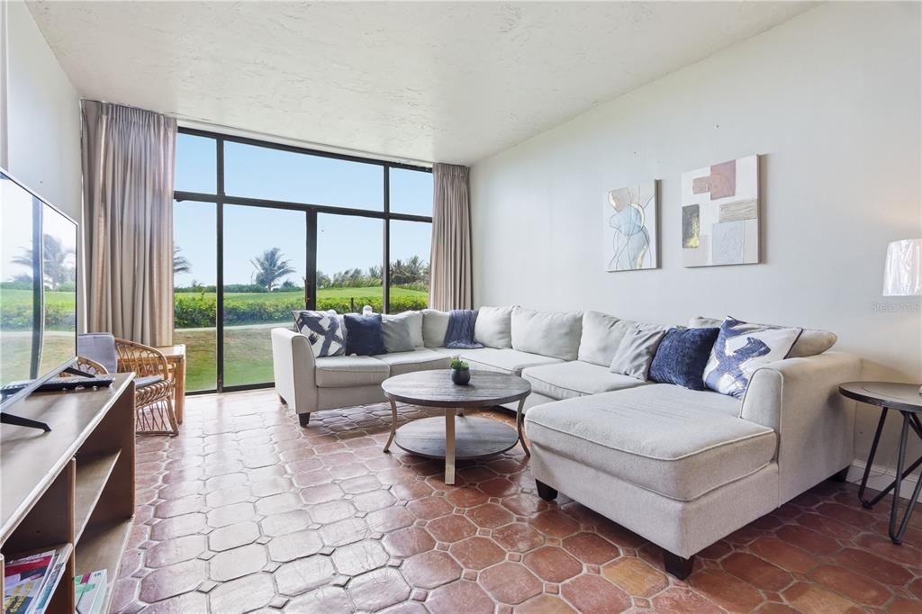 For Sale: $395,000 (2 beds, 2 baths, 1391 Square Feet)